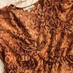 Gurly going out top snake print esc